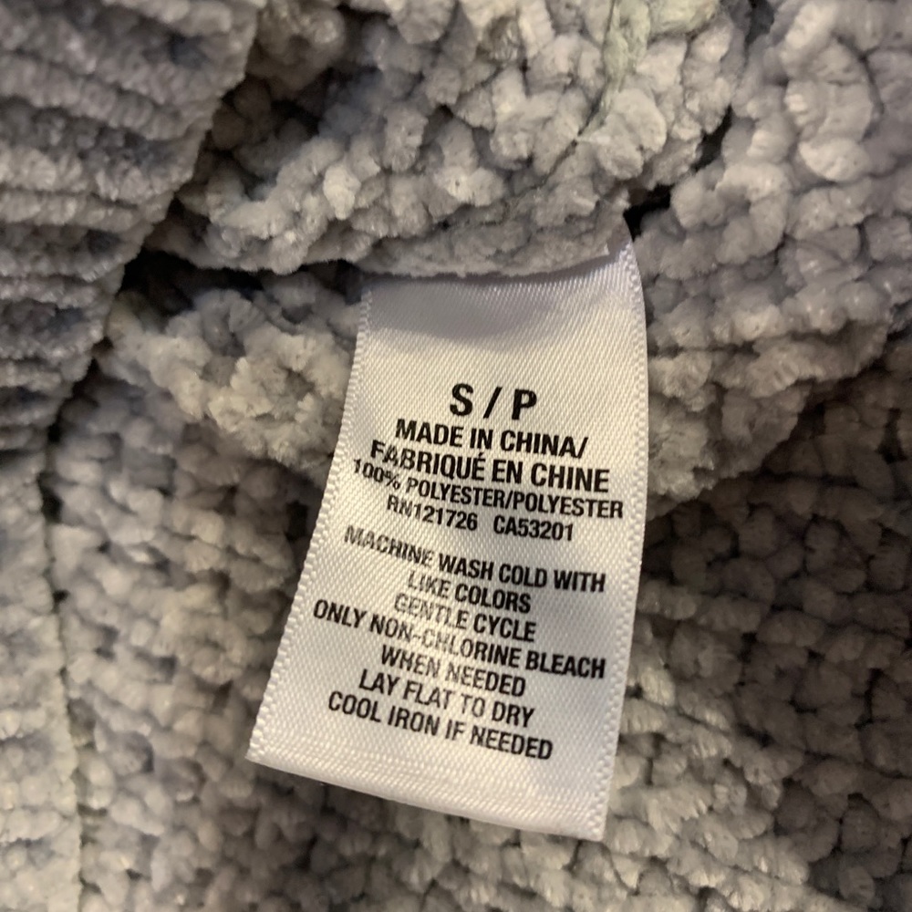 Aeropostale size Small light gray knit crew neck sweater with side slits - Picture 4 of 8
